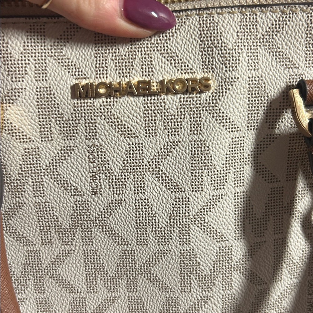 Michael Kors Cindy large dome satchel in the signature logo vanilla print canvas - Picture 2 of 8